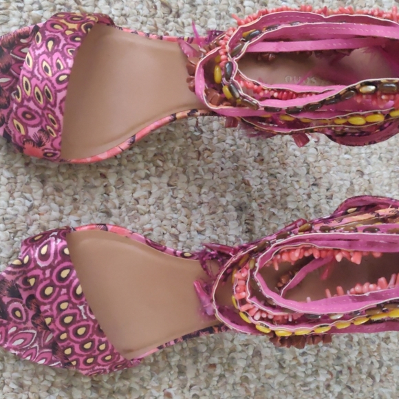 Heels - Picture 5 of 5